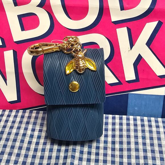 BBW Navy Blue Bee Charm Basketweave SnapCase Pocketbac Holder - Picture 1 of 2